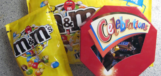 Großpackung m&m's und Celebrations als Entschädigung für entgangenen Knabberspaß