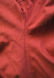 Die aufgegangenen Nähte der Pierre Cardin Hose
